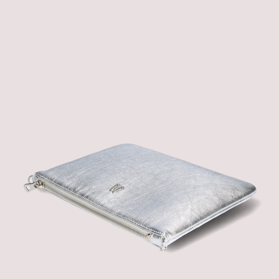 CARTERA DE MANO CON CADENA PLATA